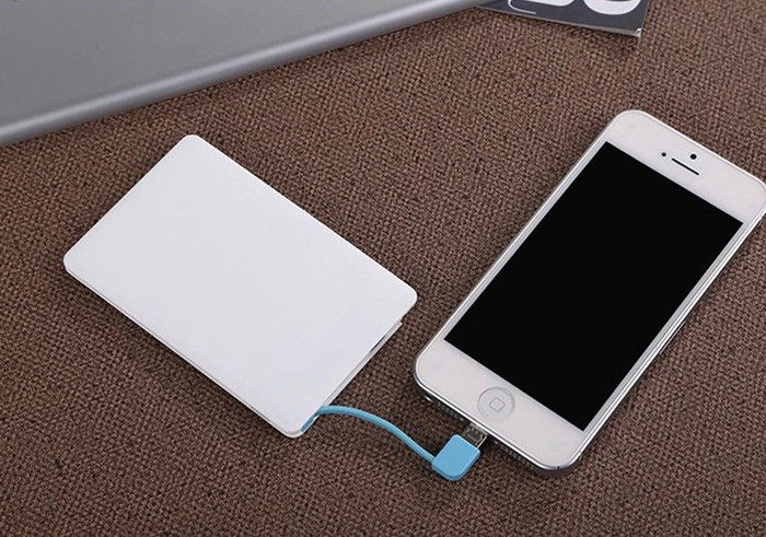 банк силы подарка наивысшей мощности сотового телефона 2500mah с Строени-в кабелем, батареей Li-полимера